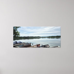 Rustige roeiboten op Calm Lake Serene Natuur Foto Canvas Afdruk