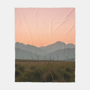 Rustige Roze Zonsondergang Bergen Wilde Gras Lands Fleece Deken