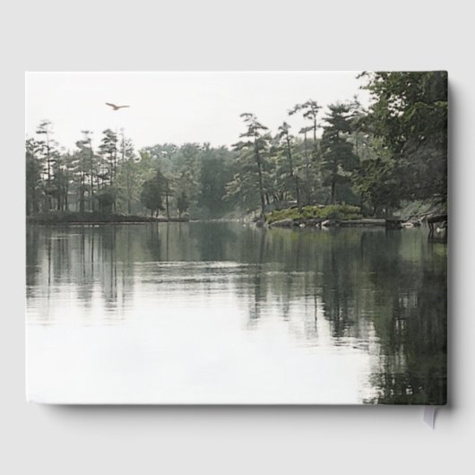 Rustige rustieke meer evergreens reflectiegeheugen gastenboek (Achterkant)