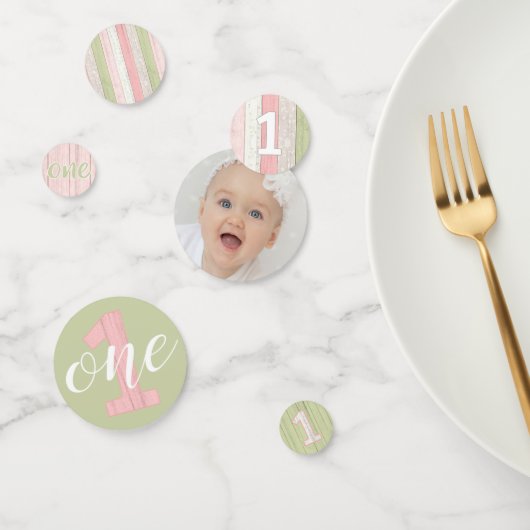 Rustige Sage Green & Roze Floral 1st Birthday Tabl Confetti (Groep)