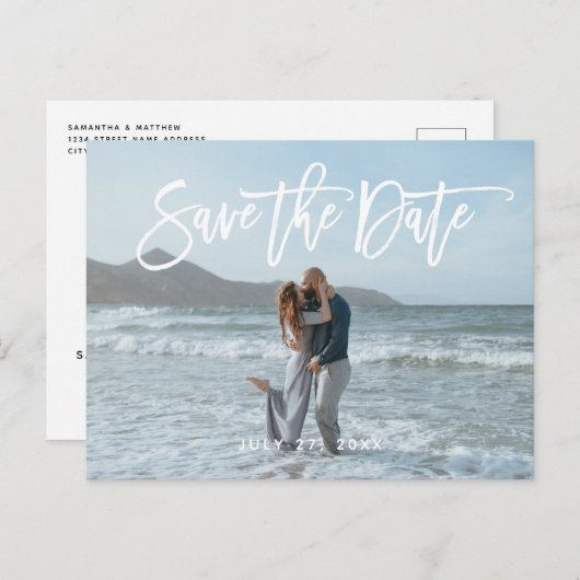 Rustige Script Couple Photo Beach Save the Date Briefkaart (Voorkant / Achterkant)