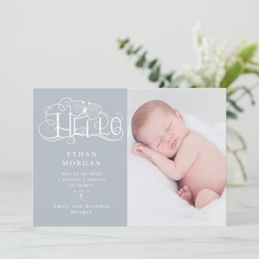 rustige script vlinder - blauwe geboorteaankondigi kaart (Staand voorkant)