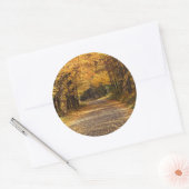 Rustige springbladeren ronde sticker (Envelop)