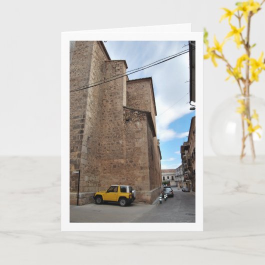Rustige straat in Chelva, Valencia Spanje, Spaans Kaart (Gele Bloem)