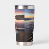 Rustige strand zonsondergang agaat geïsoleerde drinkbeker (Rechts)