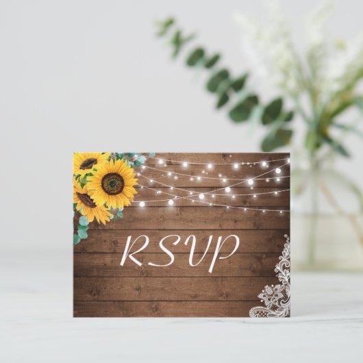 Rustige Sunflower String Lights Wedding RSVP Uitnodiging Briefkaart (Staand voorkant)