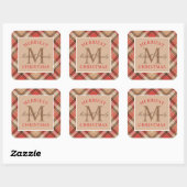 Rustige Tan Rode Tartan Plaid Kerst Monogram Vierkante Sticker (Vel)