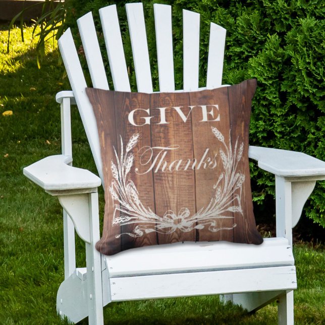 rustige Thanksgiving met schuurhout geeft bedankt Buitenkussen (rustic thanksgiving wreath barn wood give thanks outdoor pillow)