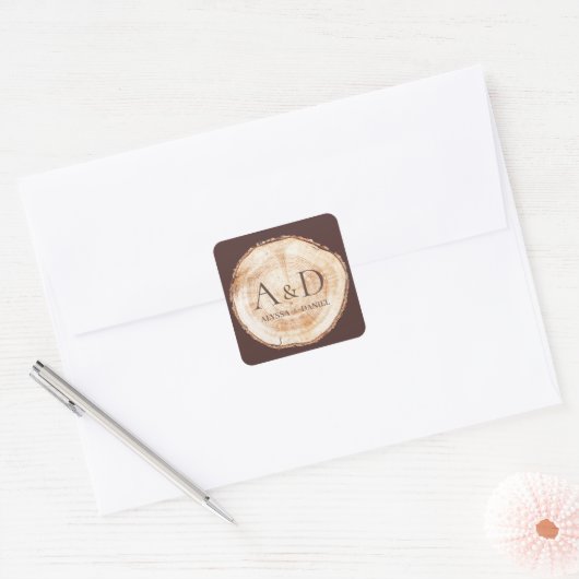 Rustige Trouw Houten Schijf Aangepaste Monogram Vierkante Sticker (Envelop)
