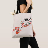 Rustige vogels op boomvertakking met rode bladeren tote bag (Dichtbij)