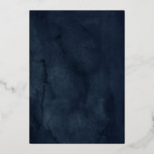 Rustige Waterverf Blush en Navy Flowers Wedding Folie Uitnodiging (Achterkant)