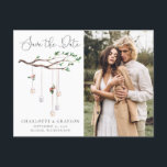 Rustige Waterverf boslichten sparen de Datum Aankondigingskaart<br><div class="desc">Rustic Waterverf Forest Lights Sparen de Datum - ons Save the Date briefkaart bevat uw prachtige foto met kalligrafie en beboste takken voorzien van verlichting en floralen. Sparen het briefkaart van de Datum maakt deel uit van een collectie.</div>