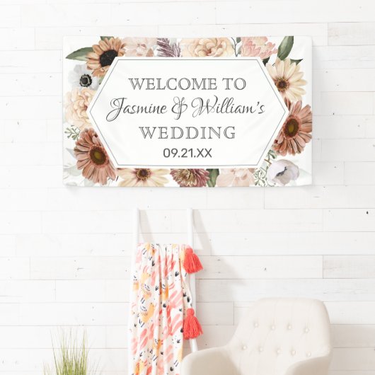 Rustige Waterverf Neutral Boho Floral Wedding Spandoek (Insitu)