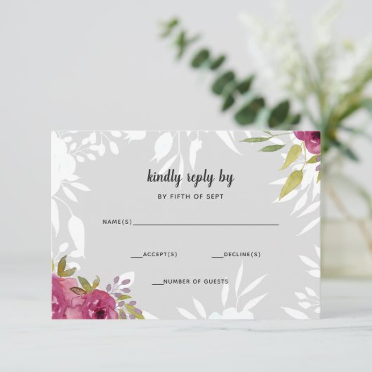Rustige Waterverf Roze Floral Wedding RSVP Kaartje (Staand voorkant)