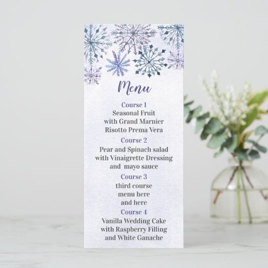Rustige Waterverf Snowflakes Blue Winter Wedding Menu (Staand voorkant)