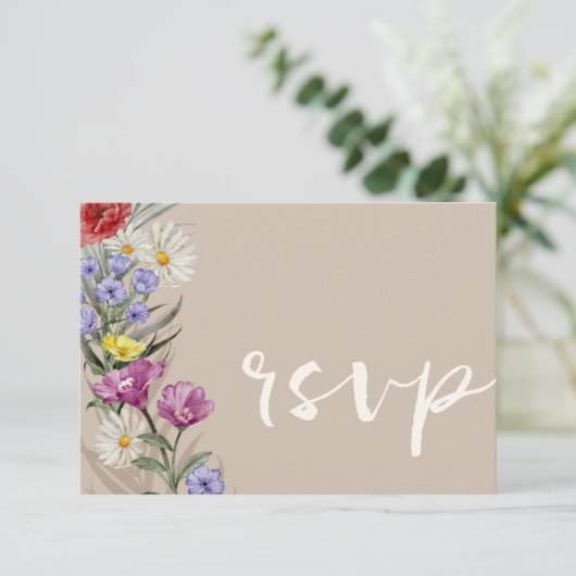 Rustige Waterverf Wilde Bloem en beige bruiloft RSVP Kaartje (Staand voorkant)