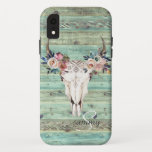 Rustige Westerne Turquoise Wood Cow Skull Monogram Case-Mate iPhone Case<br><div class="desc">Boho Chic Cow Skull Flowers op Wood Design en je monogram. De perfecte rustige telefoonbehuizing. Voeg uw douanetekst aan dit ontwerp toe door de "Edit this design sjabloon"vakjes op de rechterkant van het punt te gebruiken, of de blauwe "pas het"knoop aan om de tekst te schikken, de doopvonten en de...</div>