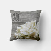 Rustige White Flowers Monogram Pillow Kussen (Achterkant)