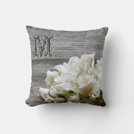 Rustige White Flowers Monogram Pillow Kussen (Voorkant)
