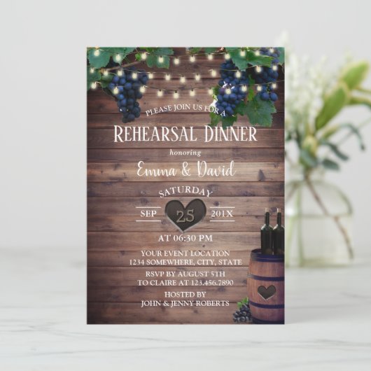 Rustige Wijn Barrel Vineyard Rehearsal Dinner Kaart (Staand voorkant)