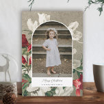 Rustige WinterFlorals Fotokerst Feestdagenkaart<br><div class="desc">Deze prachtige vakantiefoto-kaart is voorzien van een ontwerp van geverfde bloemen (appelbloesems) in rood, wit en groen op een boeiende achtergrond. Je foto staat op in een lijst met een boog. Eenvoudig te personaliseren voor stijlvolle kaarten die naar familie en vrienden worden verzonden! De rug bevat meer tekstsjablonen voor een...</div>