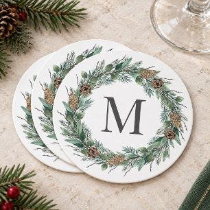 Rustige wintergroen monogram initiaal krans ronde kartonnen onderzetter