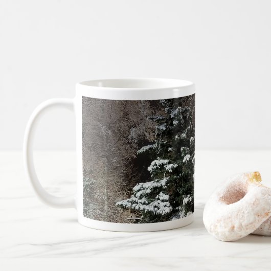 Rustige winternachtbomen Koffie Mok (Met donut)