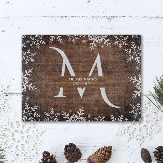 Rustige Wintersnowflakes Monogram Faux Hout Snijplank