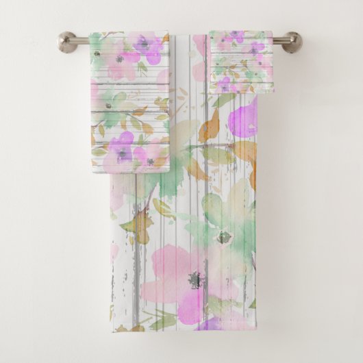 Rustige witte hout Mint Green Blush Pink Flowers Bad Handdoek (Insitu)