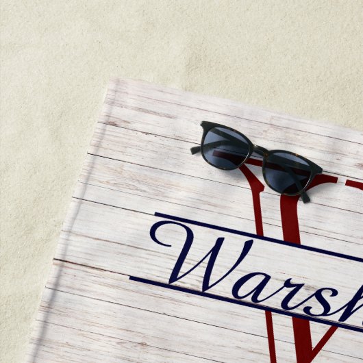 Rustige witte hout Nautical Navy Blue Rust Lobster Strandlaken (In situ)