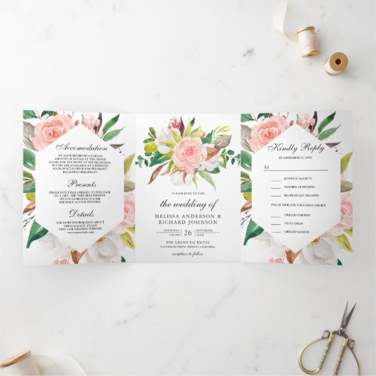 Rustige witte Magnolia Blush Pink Floral Wedding Drieluik Uitnodiging (Binnen)