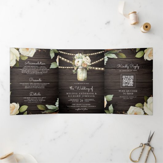 Rustige witte rozen Mason Jar QR Code Weddenschap Drieluik Uitnodiging (Binnen)