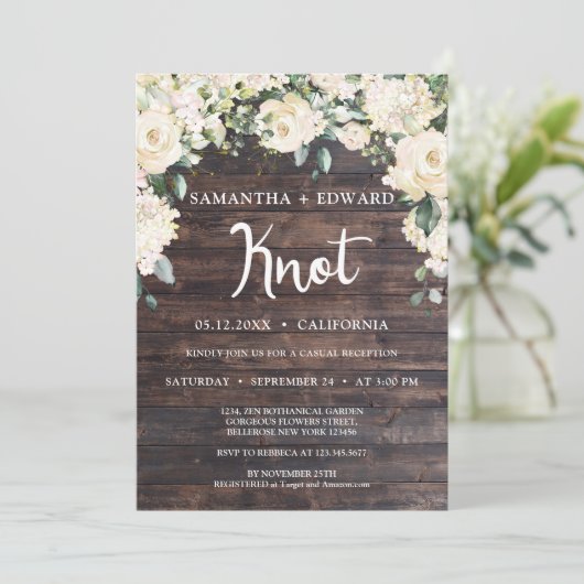 Rustige witte rozen met houtgroene rozen binden de kaart (Staand voorkant)