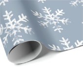 Rustige witte sneeuwvlokken Dusty Blue Cadeaupapier (Rol Hoek)