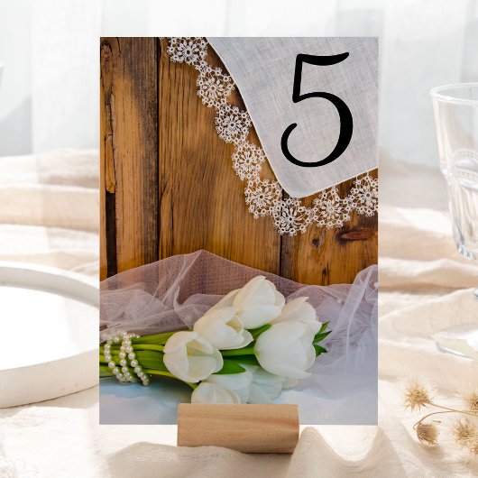 Rustige witte Tulps Barn Wedding Table Numbers Kaart