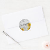 Rustige Witte Wood Zonnebloemen Weddenkers Ronde Sticker (Envelop)