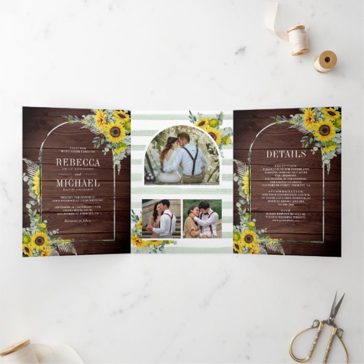 Rustige zonnebloem Eucalyptus Arch Barn Wood Wedde Drieluik Uitnodiging (Binnen)