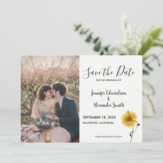 Rustige zonnebloem fotoland save the date (Staand voorkant)