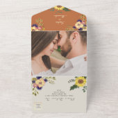 Rustige zonnebloemen Elegant Floral Wedding All In One Uitnodiging (Buitenkant)