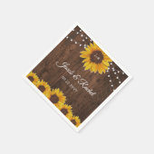 Rustige zonnebloemen en strijklichten op houtwuwen servet (Hoek)