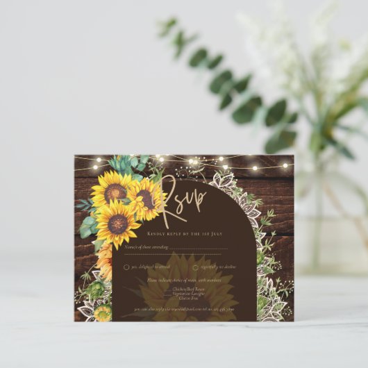 Rustige zonnebloemen Lights Lace Arch Wedding Briefkaart (Staand voorkant)