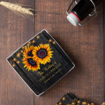 Rustige zonnebloemen schuren een huwelijksgunst glazen onderzetter<br><div class="desc">Rustisch land ,  traditioneel gepersonaliseerd drink onderzetter met grote gele goudzonnebloemen en touwtjes met draaiende lampen op een donkerbruine houten achtergrond en met elegant goudtypografisch script.        Pas getrouwd geschenk of gunst voor zomer- of herfstherfst | elegant rustisch land | tuinarchitectuur buitenshuis met de thema's bruiloften.</div>
