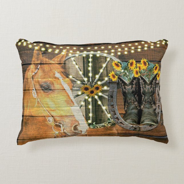 Rustige Zonnebloemen Wagon Wheel Cowboy Boots Accent Kussen (Voorkant)