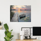 Rustige zonsondergang boven roeiboot op een meer poster (Thuiskantoor)