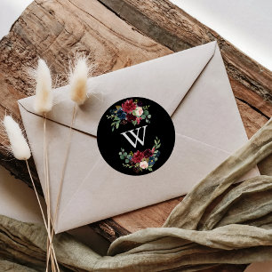 Rustige zwarte botanische monogram bruiloftsenvelo ronde sticker
