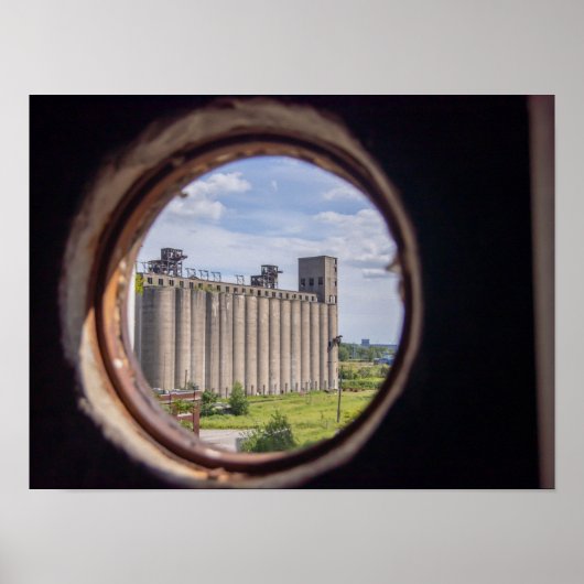 Rusting Grain Silo Poster (Voorkant)