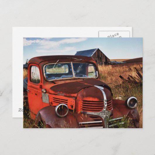 Rusting orange Dodge truck with afschrijoned farm Briefkaart (Voorkant / Achterkant)