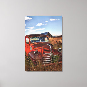 Rusting orange Dodge truck with afschrijoned farm Canvas Afdruk