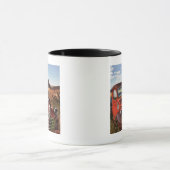 Rustingwagen oranje Dodge met verlaten boerderij Mok (Midden)