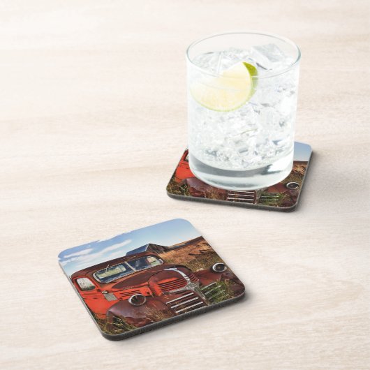 Rustingwagen oranje Dodge met verlaten boerderij Onderzetter (Rechterzijde)